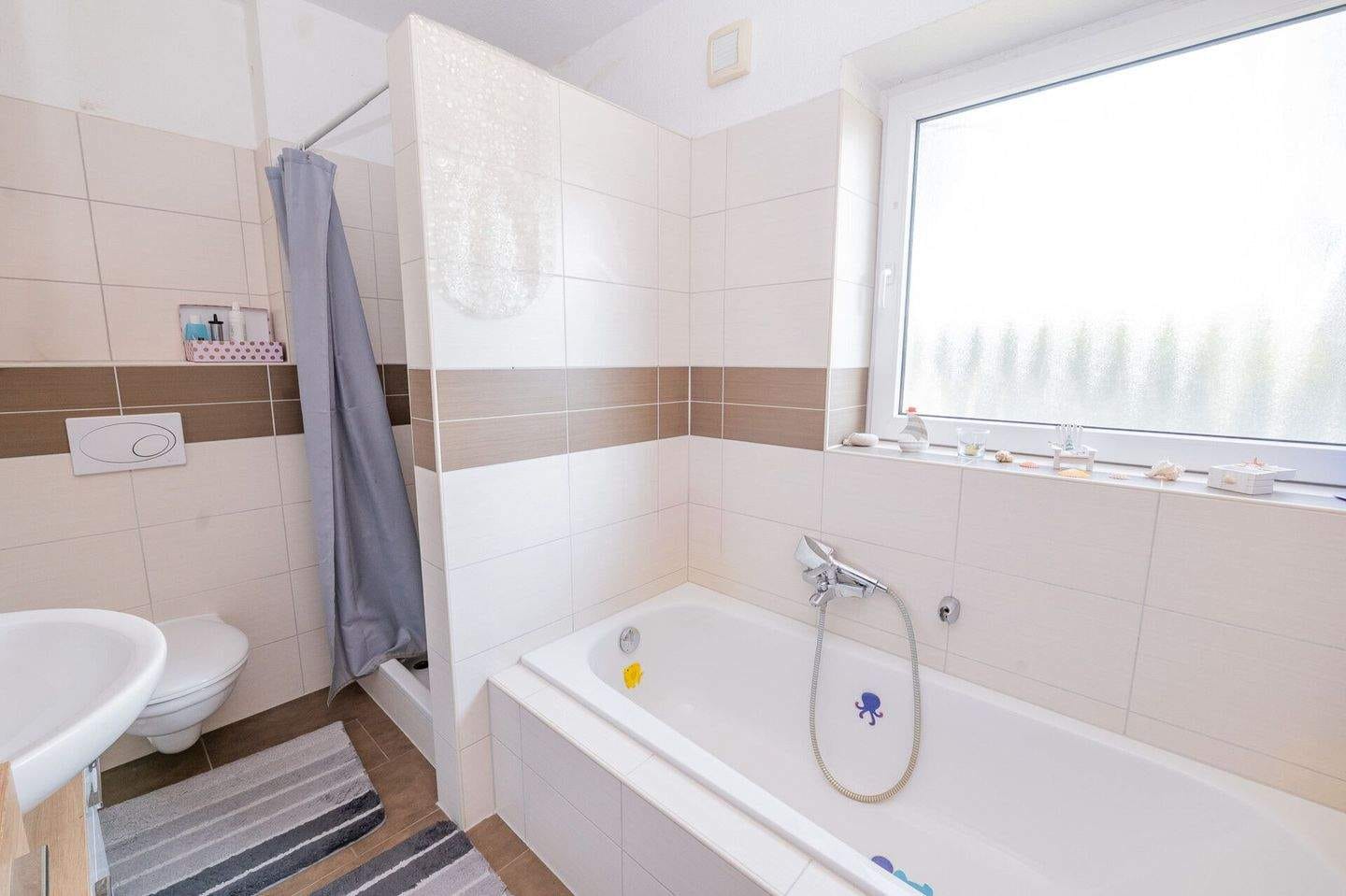 Immobilie in Burweg - Familienfreundliches Reihenhaus mit lichtdurchfluteten Räumen und Garten - Bild 4