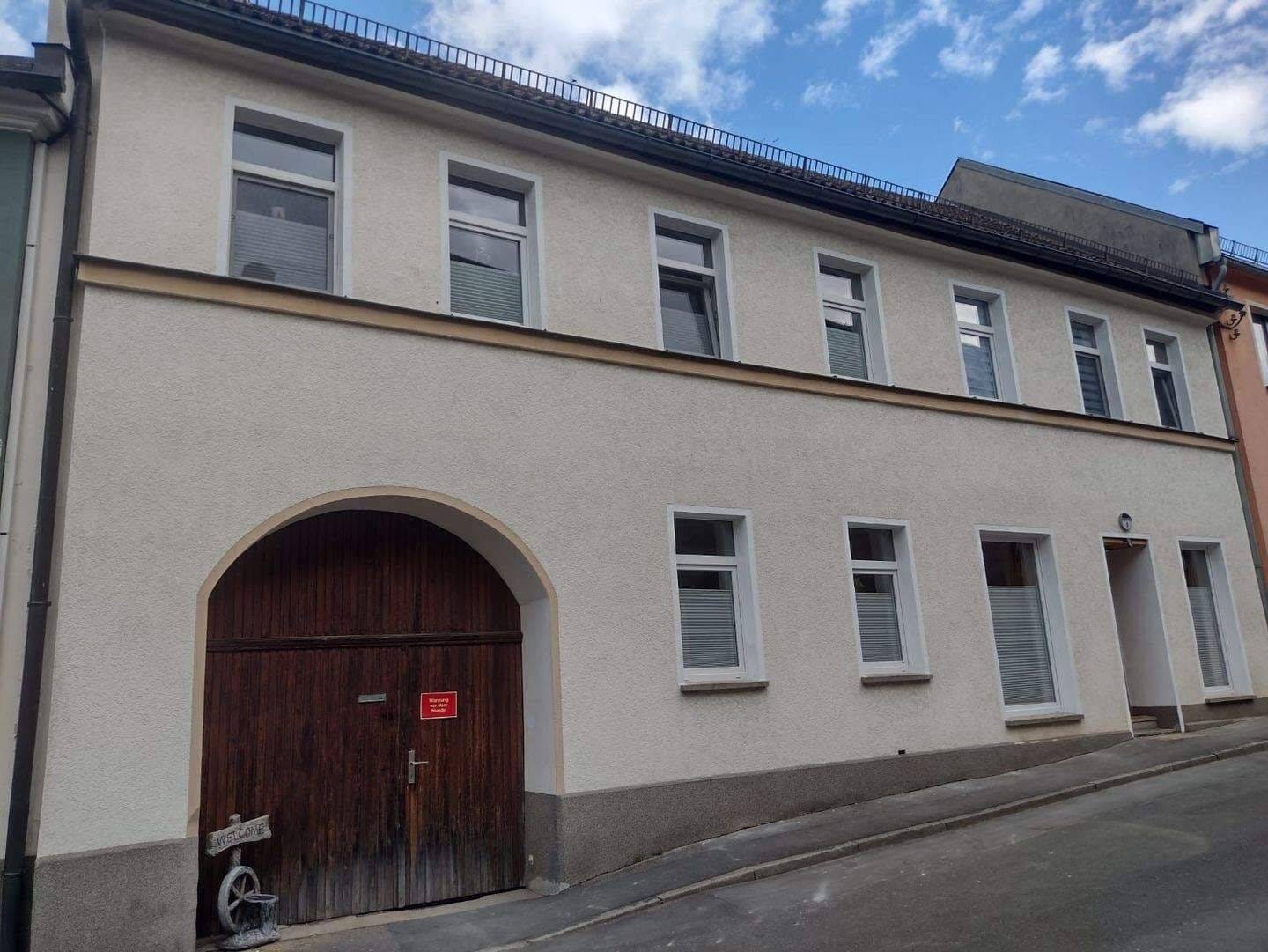 Immobilie in Tanna - Stilvoll saniertes und geräumiges Stadthaus in ruhiger Wohnlage der Kleinstadt Tanna, in Thüringen. - Bild 0
