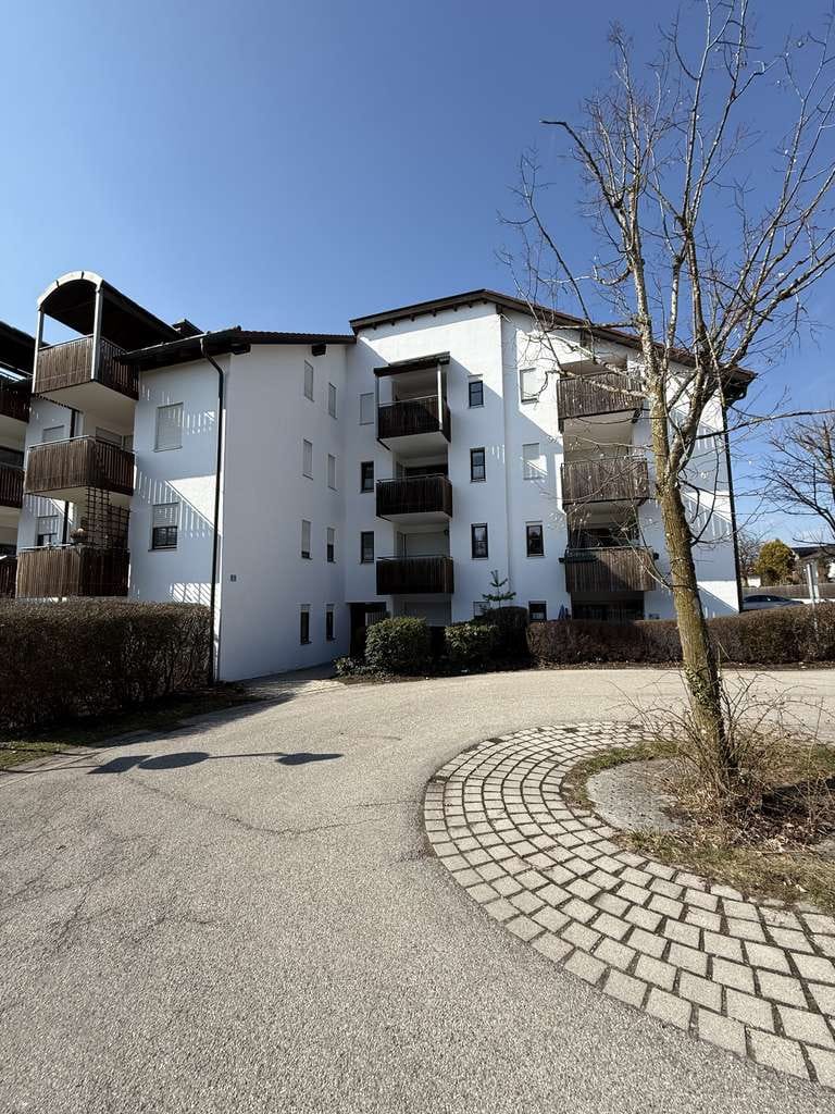 Immobilie in Bad Endorf - Ruhig, zentral, sonnig: Attraktive Wohnung mit Ost-Balkon in Bahnhofsnähe - Bild 1