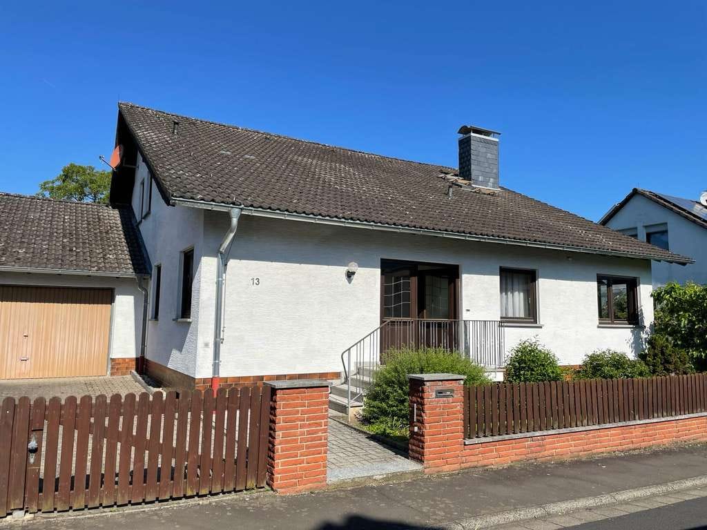 Immobilie in Limeshain - Freistehendes Einfamilienhaus mit großzügigem Garten - Bild 1