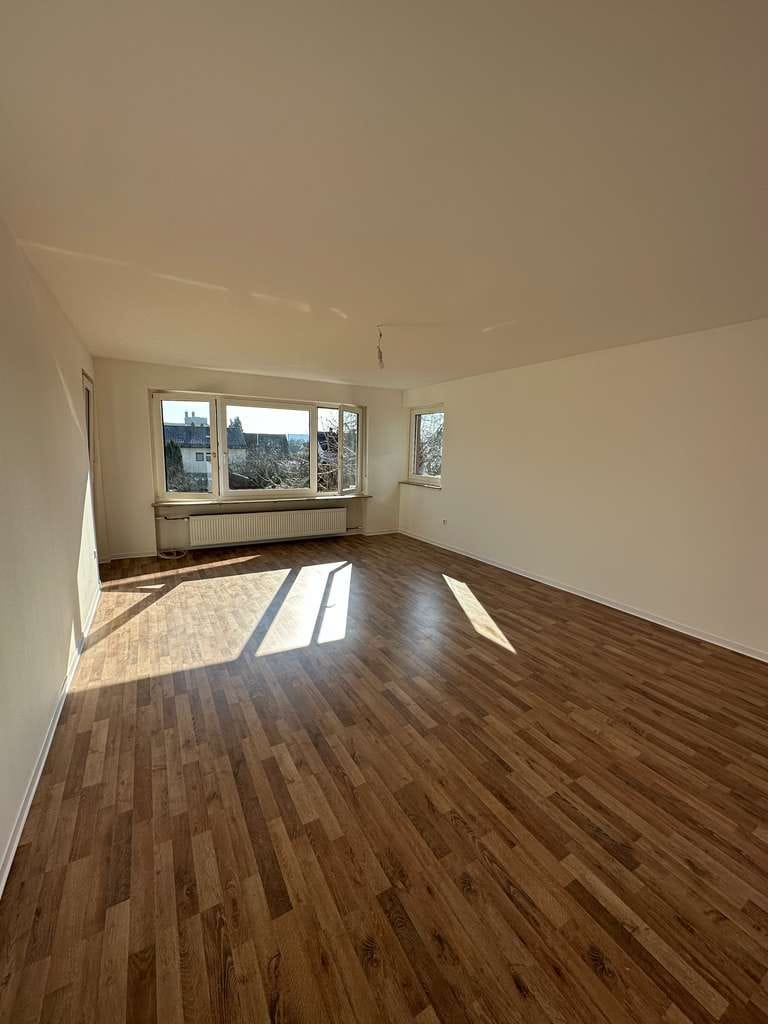 Immobilie in Eckersdorf - Sanierte 5-Zimmer-Wohnung auf 2 Ebenen mit Balkon, Garage und Gartenanteil - Bild 1