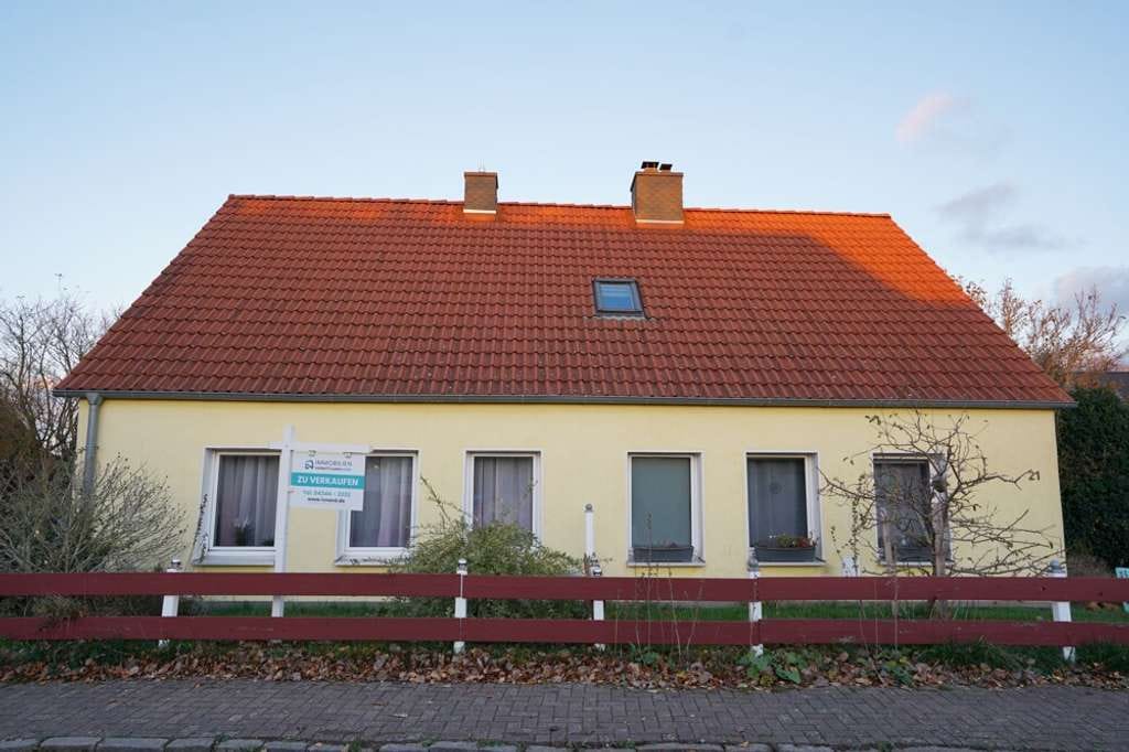 Immobilie in Fiefbergen - Charmantes Einfamilienhaus mit zwei separaten Wohnungen in ruhiger Lage - Bild 0