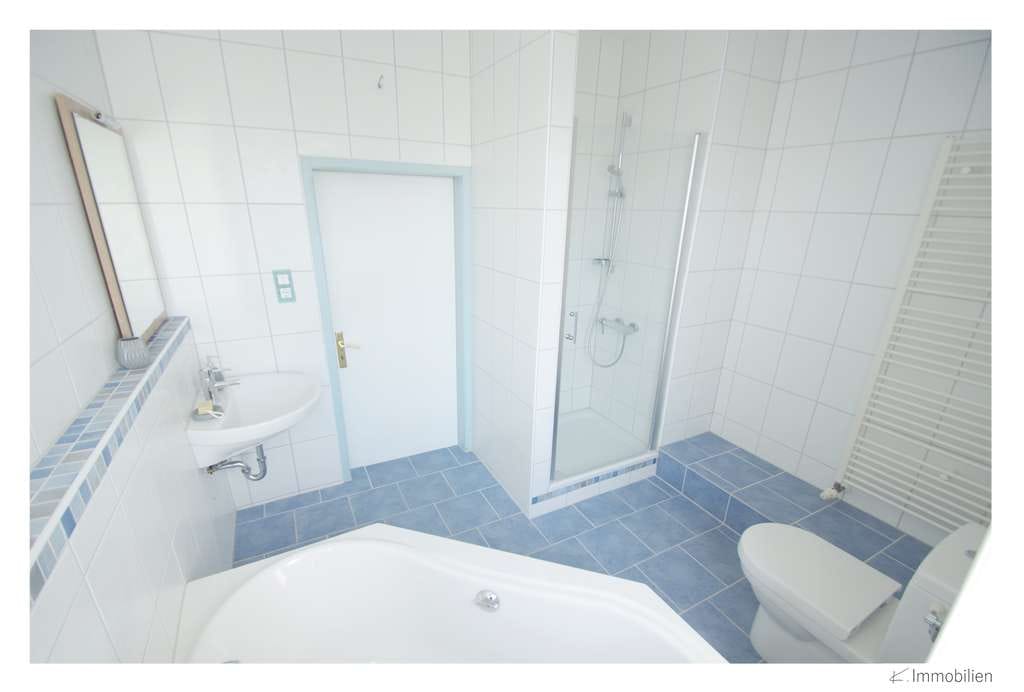 Immobilie in Rödental - 2,5 Zimmer mit geräumiger Küche und hellem, großem Tageslichtbad mit Dusche und Badewanne - Bild 0