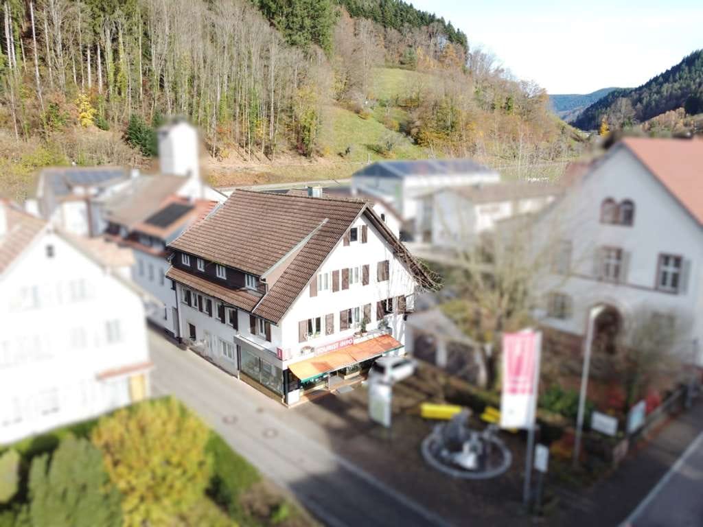 Immobilie in Bad Peterstal-Griesbach - Wohn- und Geschäftshaus in Peterstal mit Potenzial - zentral gelegen - Bild 1