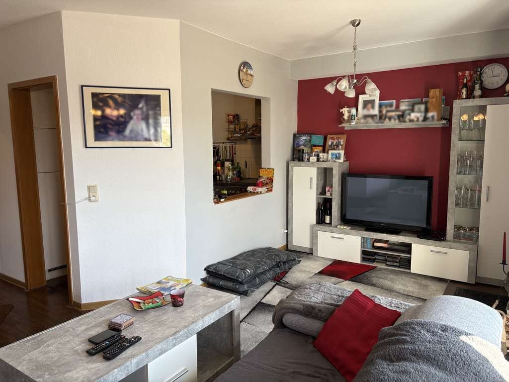 Immobilie in Kirchheimbolanden - Gepflegte 3-Zimmer-Erdgeschosswohnung mit Balkon, Garage, Keller und Stellplatz in Kirchheimbolanden - Bild 2