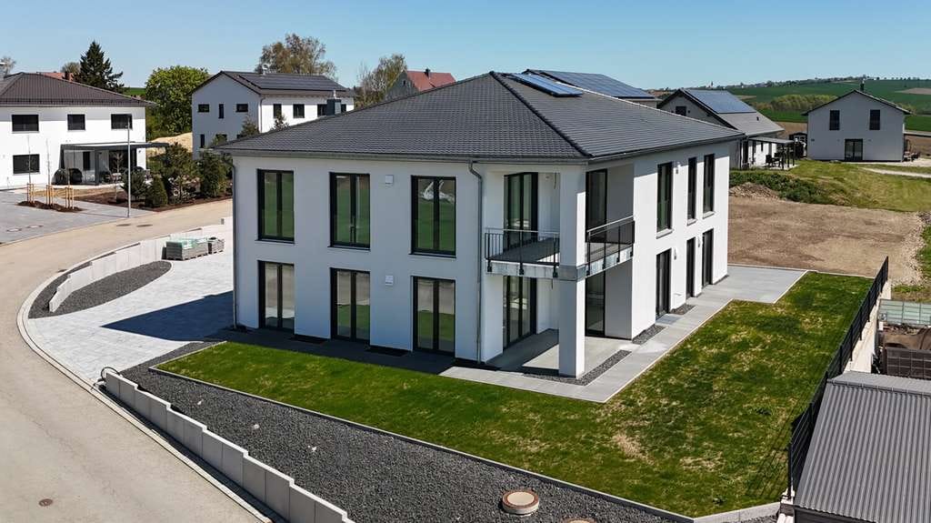Immobilie in Monheim - Ankommen, durchatmen, genießen: Neues Einfamilienhaus mit Einliegerwohnung, Garten und Doppelgarage - Bild 2