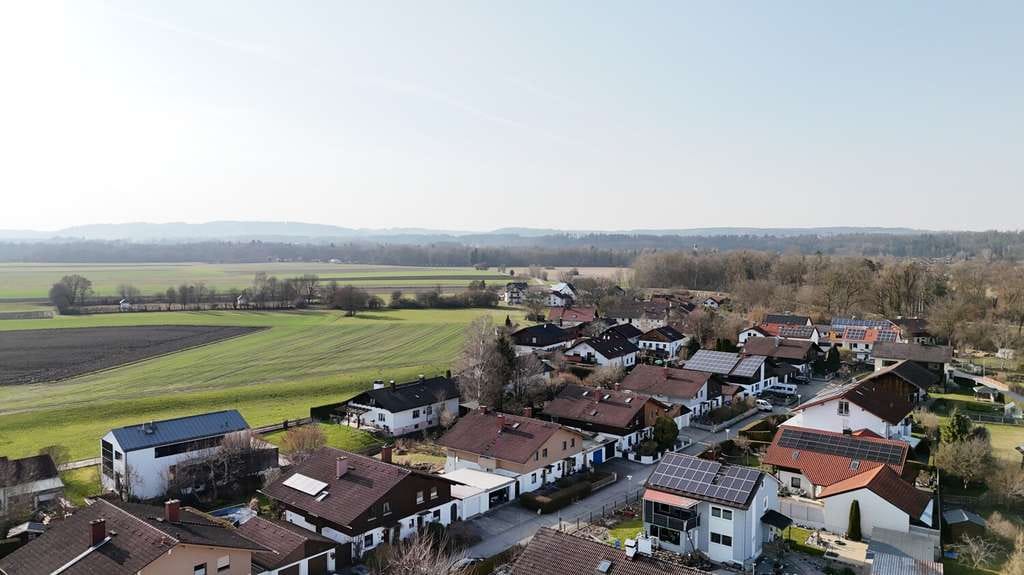 Immobilie in Kraiburg - Raumwunder in Kraiburg am Inn – Zweifamilienhaus mit Doppelgarage und viel Potenzial - Bild 2
