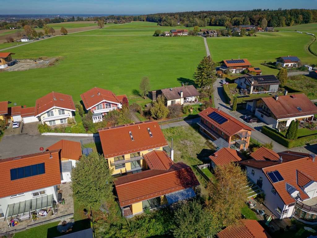 Immobilie in Vogtareuth - 2 traumhaft schöne Neubauten nahe München - Bild 0