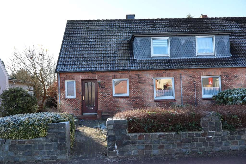 Immobilie in Hanerau-Hademarschen - Großes Naturgrundstück für Gartenliebhaber - Bild 1