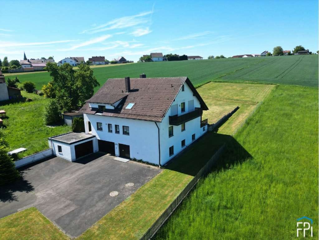 Immobilie in Ihrlerstein - Zweifamilienhaus mit großem Grundstück & zusätzlichem Bauplatz in Ihrlerstein (Mischgebiet) - Bild 2