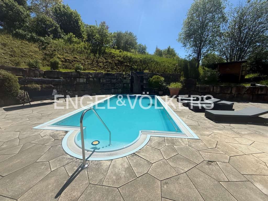 Immobilie in Ammerbuch - Außergewöhnliche Architektur in bester Verarbeitung mit Gartenparadies und Pool - Bild 2
