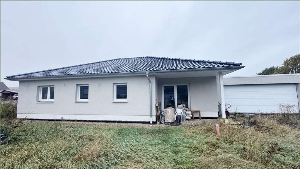 Immobilie in Osterwieck - Moderner Neubau-Bungalow (120 m²) im unfertigen Zustand mit großer Garage und Terrasse - Deersheim - Bild 4