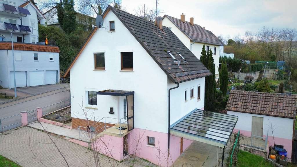 Immobilie in Cleebronn - Ihr neues Familienglück: Einfamilienhaus mit viel Potenzial in naturnaher Lage - Bild 0