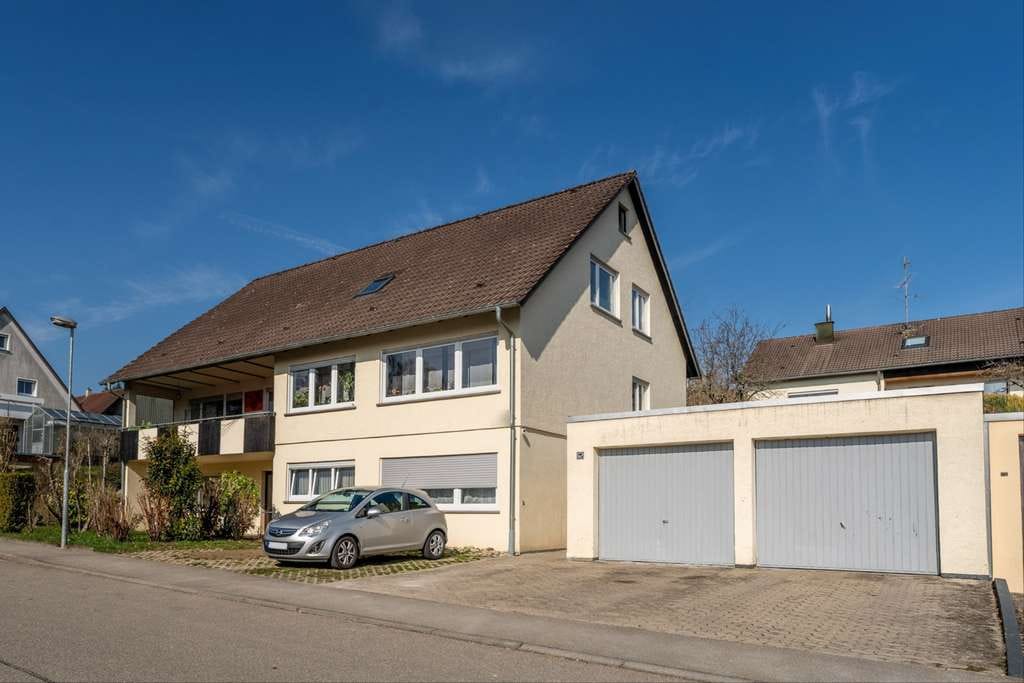 Immobilie in Villingendorf - Wohnen & investieren unter einem Dach – mit frisch sanierter Dachgeschosswohnung - Bild 0