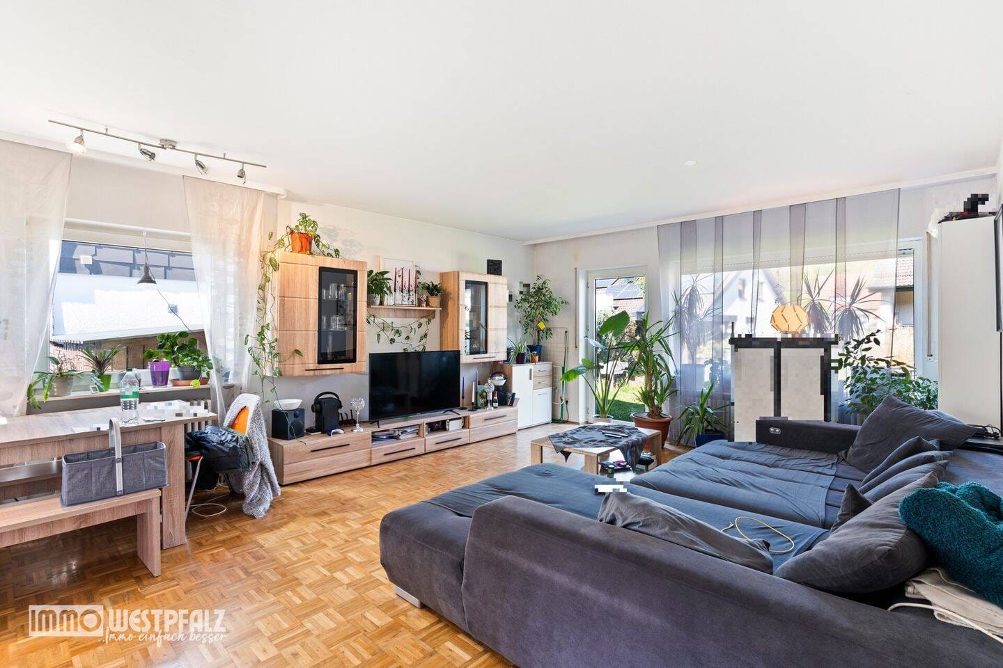 Immobilie in Dahn - Großzügige helle 4-ZKB-EG-Wohnung mit Garten, Terrasse & Garage in Dahn - Bild 0