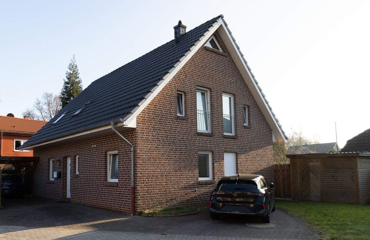 Immobilie in Leer - Vermietetes Zweiparteienhaus in stadtnaher Lage als Kapitalanlage - Bild 0