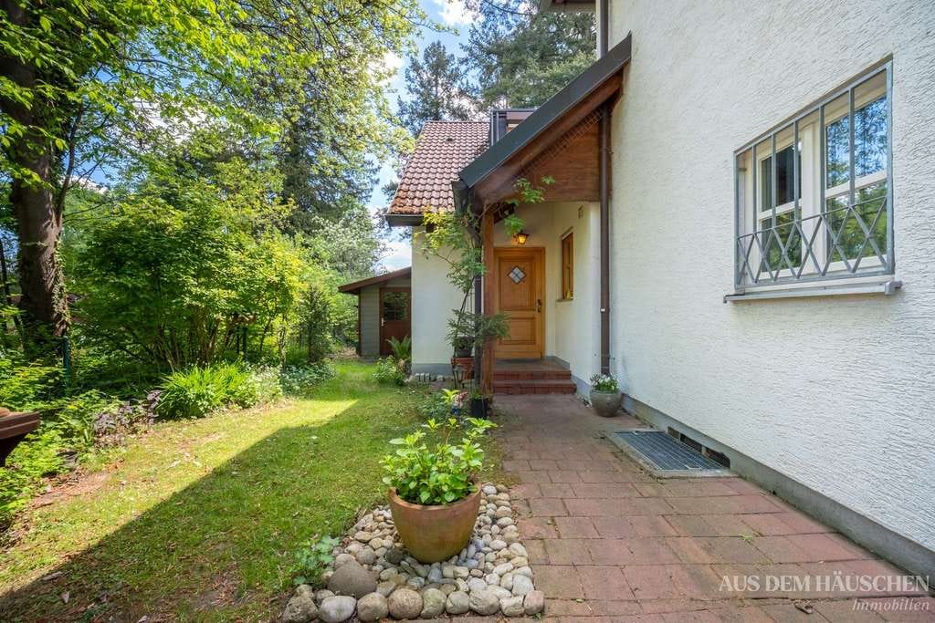 Immobilie in Gräfelfing - Kleines Juwel mit verwunschener Gartenoase im Herzen von Gräfelfing - Bild 3