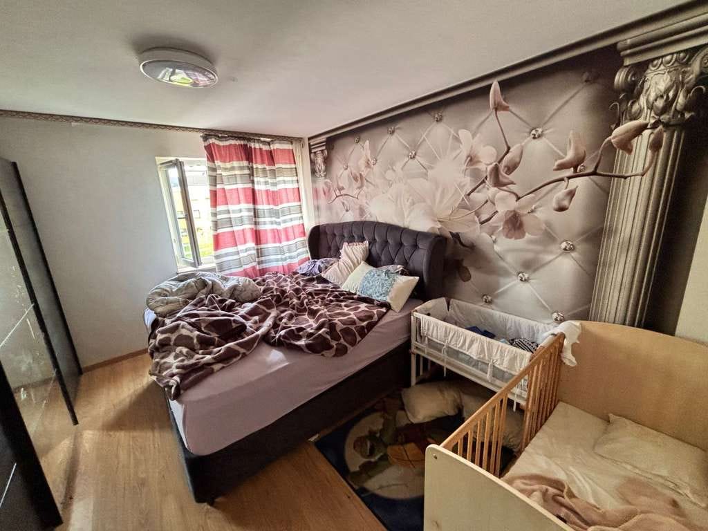 Immobilie in Neumarkt in der Oberpfalz - Gepflegte Hausanlage mit renovierungsbedürftiger, vermieteter 3-Zimmer-ETW in Neumarkt i. d. O. - Bild 2