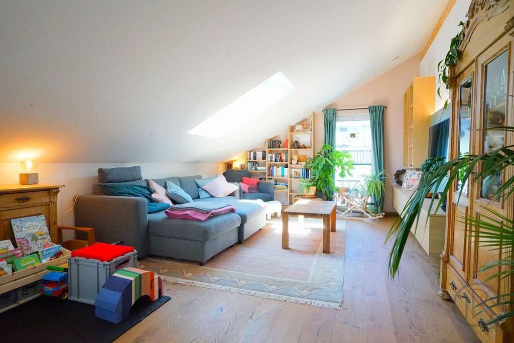 Immobilie in Teisendorf - Hochwertige 4-Zi.-Wohnung inkl. TG-Stellplatz, Einzelgarage & moderner EBK in sonniger Lage. - Bild 5