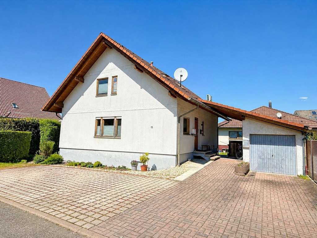 Immobilie in Neuried - Schönes Haus in guter, ruhiger Lage von Ichenheim - teils vermietet - Bild 1