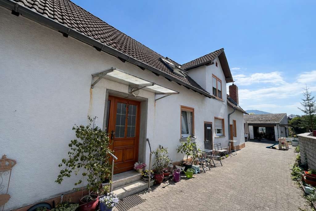 Immobilie in Bickenbach - Historisches 2-Familienhaus mit Backstein Gewölbekeller, Garten und Doppelgarage in Bickenbach! - Bild 0