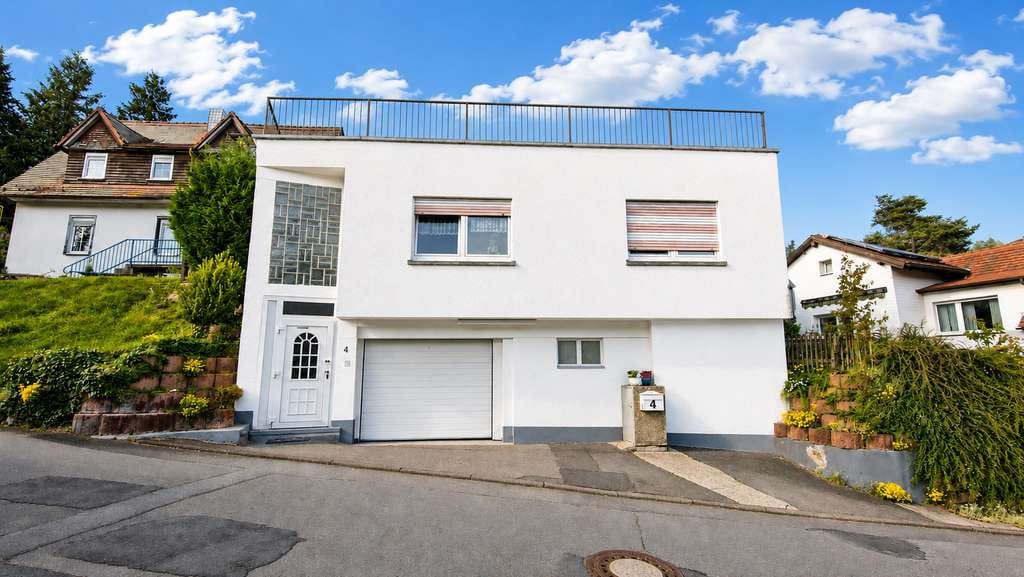 Immobilie in Schmitten - Haus mit traumhaftem Panoramablick in Niederreifenberg –  Großes Grundstück & enormes Potenzial - Bild 1
