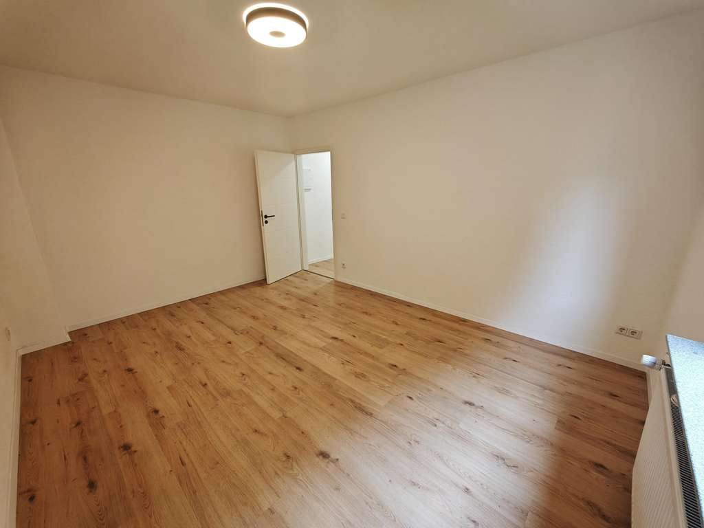 Immobilie in Osnabrück - Freigestellte 2ZKB | frisch saniert | 39 m² | EG | Gartenblick | von privat - Bild 2