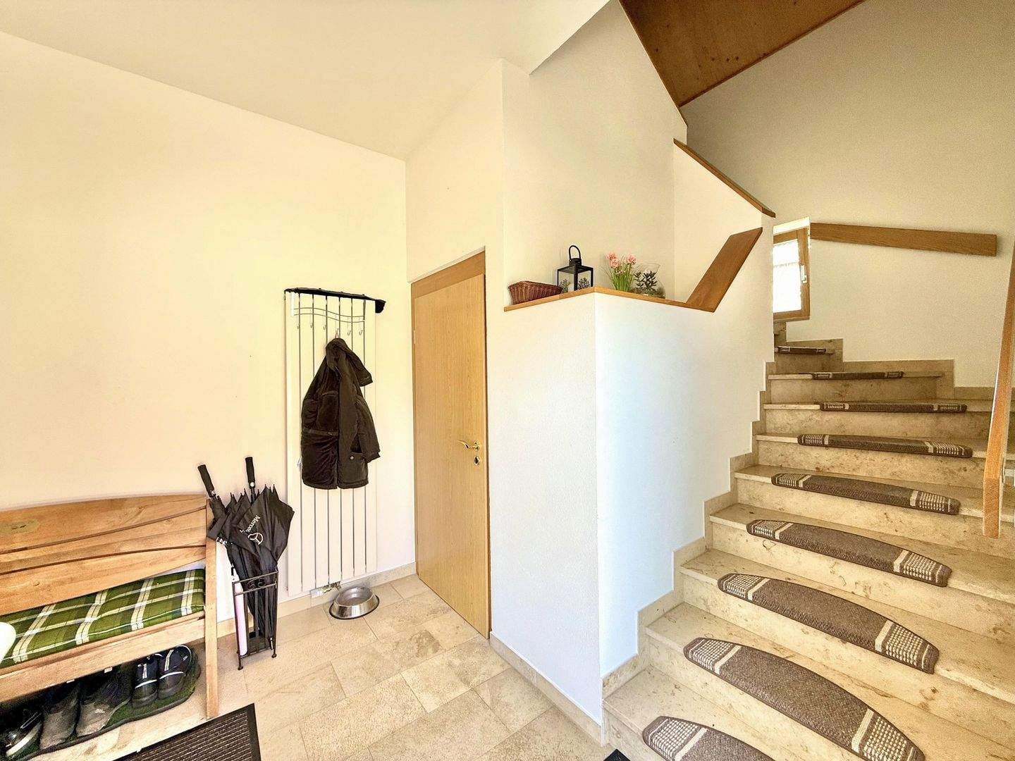 Immobilie in Wechingen - Außergewöhnliches Wohnhaus mit markanter Architektur und effizientem Energiestandard - Bild 1