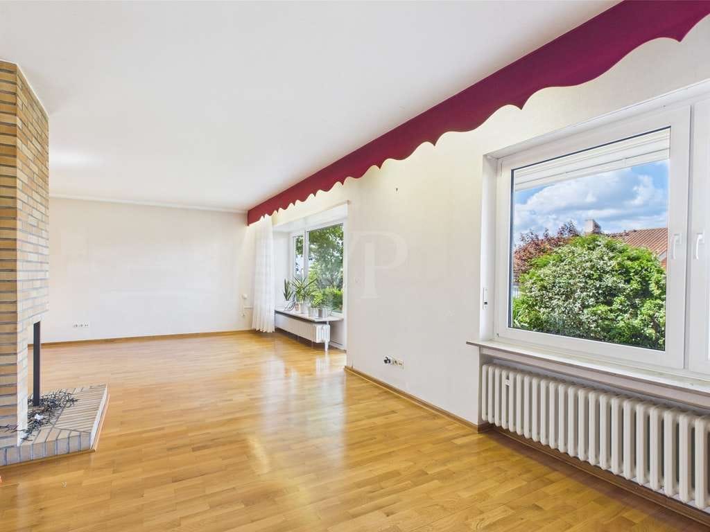 Immobilie in Dittelbrunn - Gepflegtes EFH mit tollem Garten und schönem Blick über Dittelbrunn. Optional mit zweitem Grundstück - Bild 2