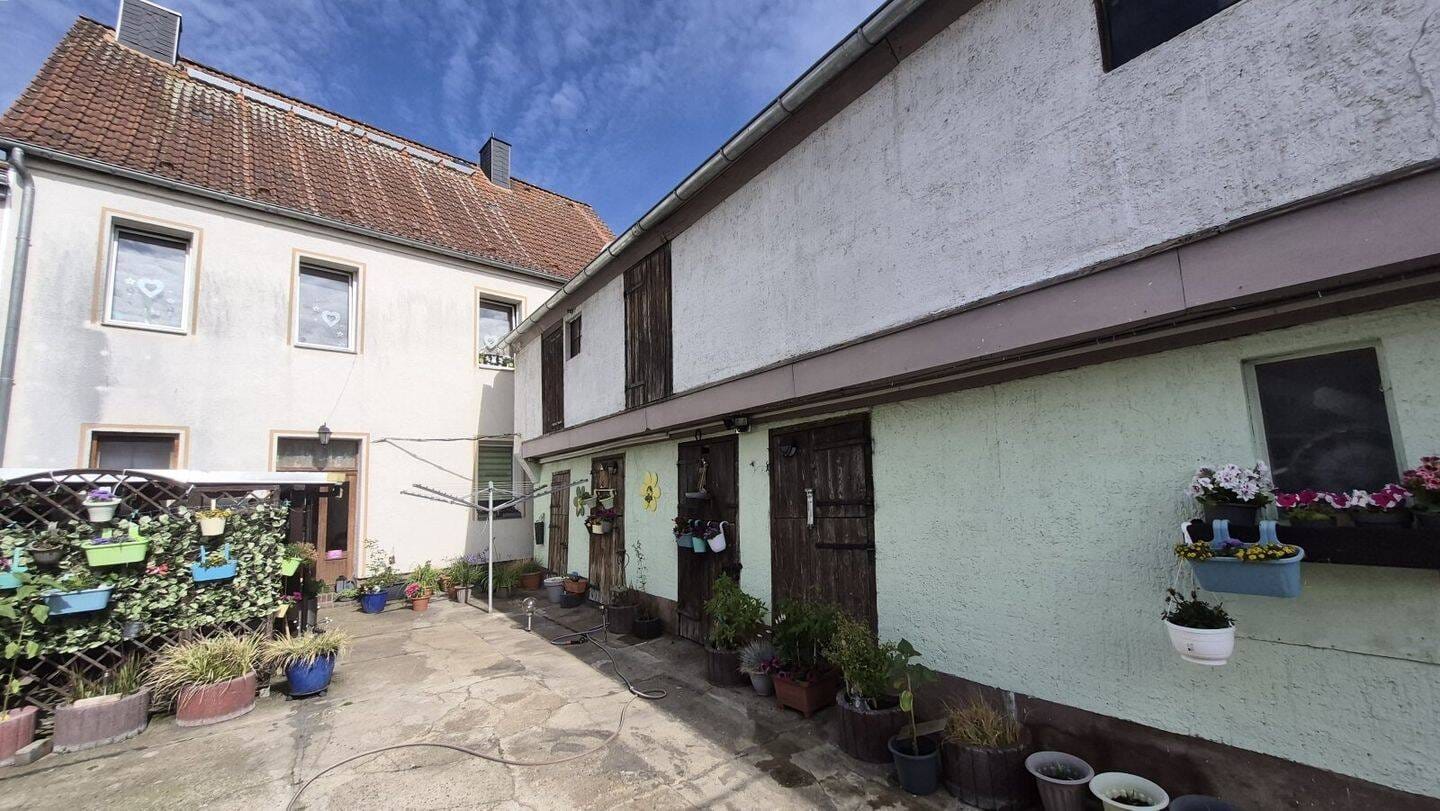 Immobilie in Barleben - Zweifamilienhaus mit Nebengelass am Sportplatz in Barleben - Bild 0