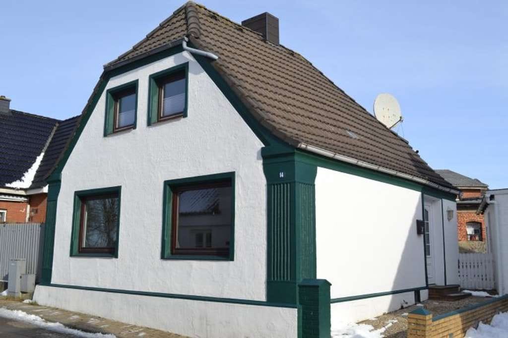 Immobilie in Wesselburen - Verkauf eines kleinen Altbau-Bürgerhauses am Stadtrand von Wesselburen, Kreis Dithmarschen - Bild 1