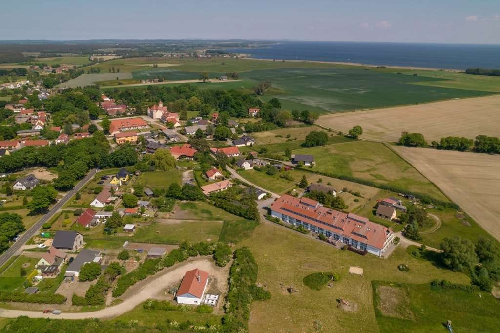 Immobilie in Stolpe auf Usedom - Ankommen.Wohlfühlen.Erholen.
Landhofidylle pur - im Naturpark Usedom.
Keine Käuferprovision. - Bild 1