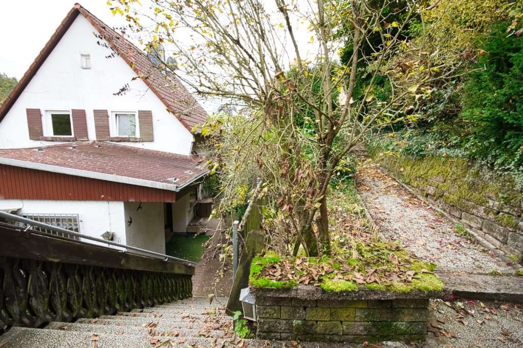 Immobilie in Bad Schwalbach - Solides Haus mit großem Wohnbereich, XL-Balkon und Garten - Bild 3