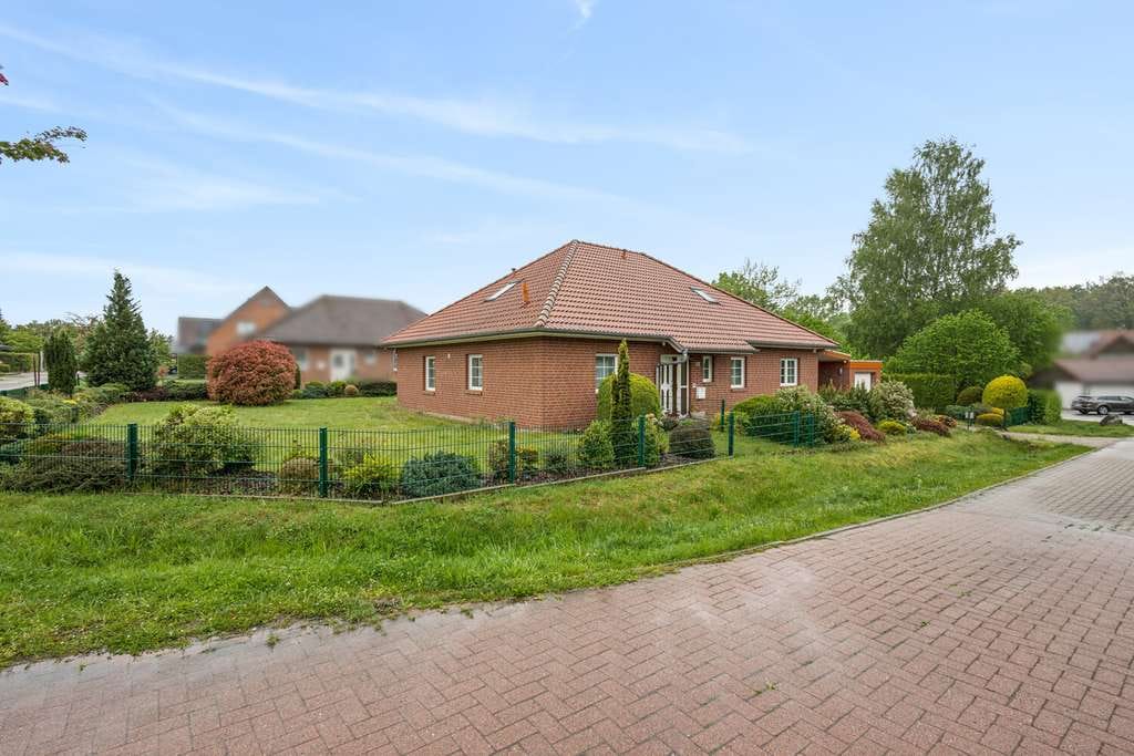 Immobilie in Bad Fallingbostel - Attraktives Bungalow-Einfamilienhaus mit Gartenidylle in ruhiger Anliegerstraße - Bild 1