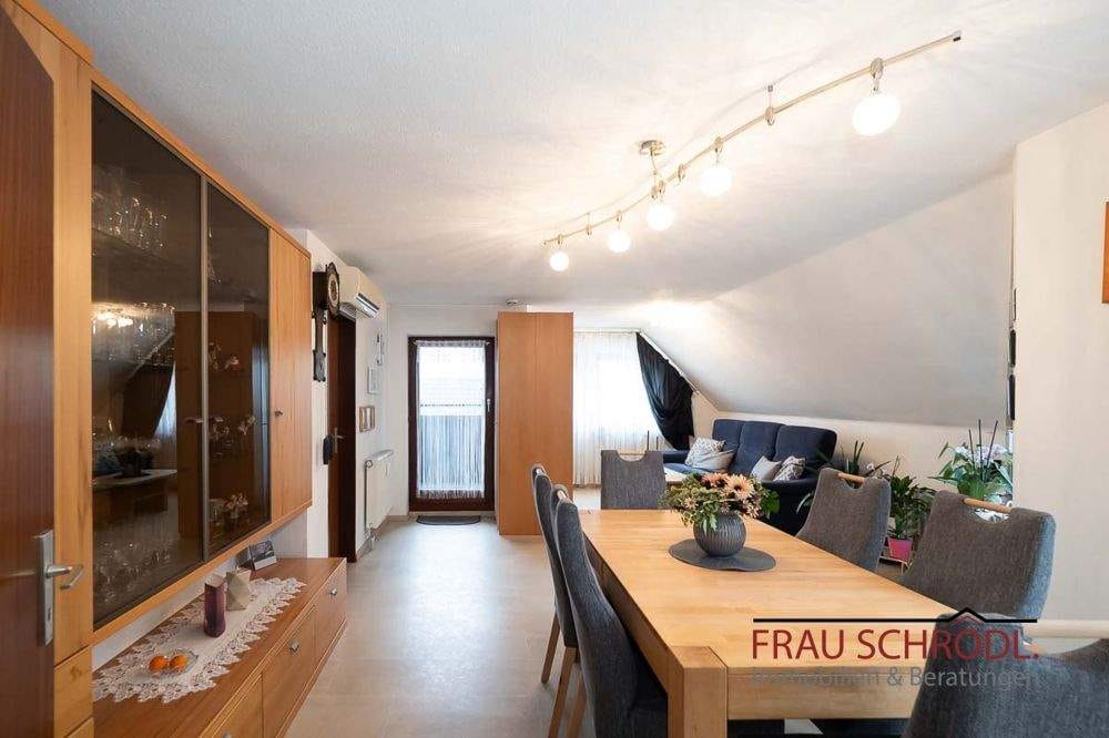 Immobilie in Eigeltingen - Willkommen Zuhause – Großzügiges Dachgeschossleben im Herzen von Eigeltingen Eigenbezug oder attraktive Kapitalanlage!!! - Bild 4