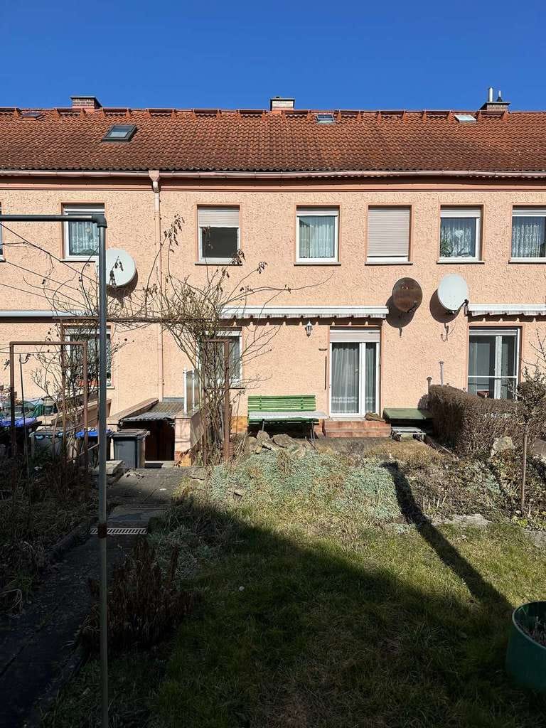 Immobilie in Saalfeld/Saale - Solides kleines Reihenmittelhaus mit Terrasse - Bild 1