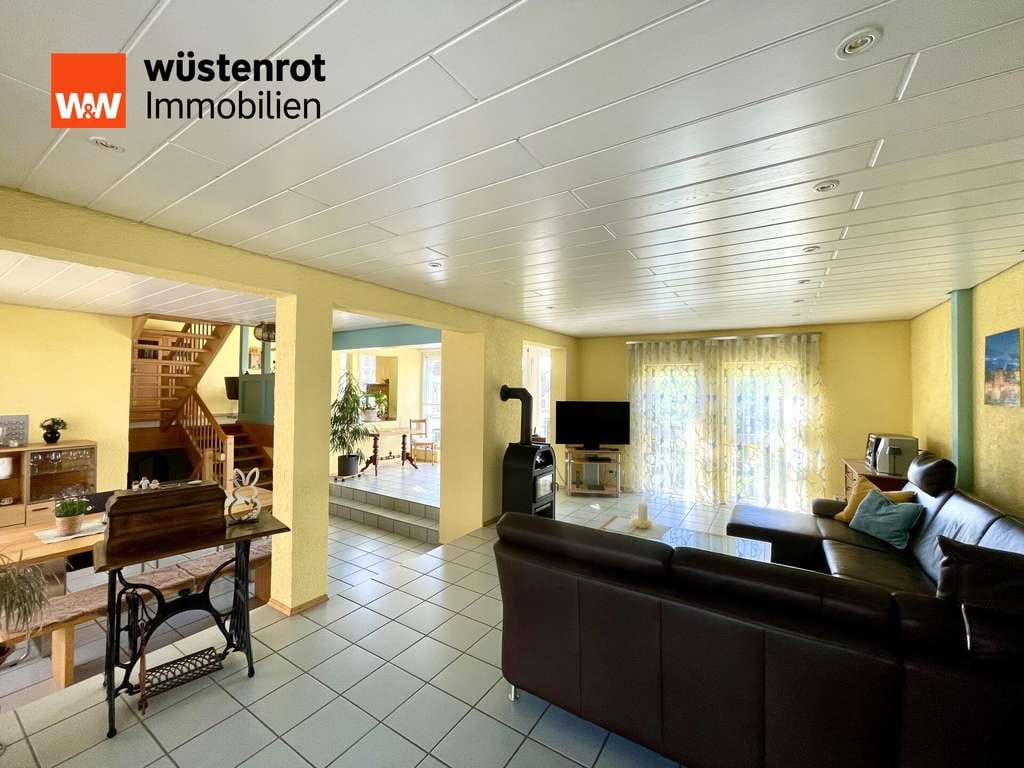 Immobilie in Ötigheim - *EINFAMILIENHAUS MIT BESONDERER ARCHITEKTUR: Tolle Aufteilung mit Garten, 2 Balkone, Garage, u.v.m.* - Bild 4