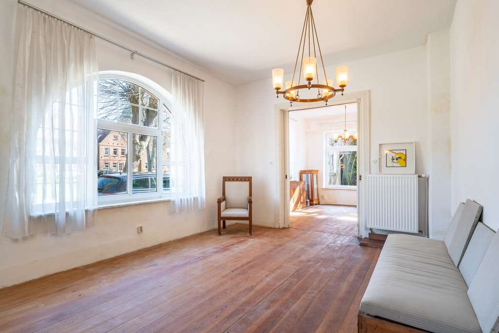 Immobilie in Friedrichstadt - Großzügiges Stadthaus in Wasserlage - bereit für neue Geschichten - Bild 2