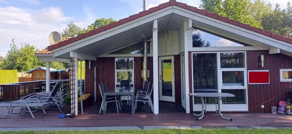 Immobilie in Lindow (Mark) - Bungalow-Ferienhaus mit angelegtem Gartengrundstück, Pool beheizbar, finnische Grill-Kota, Sauna, Ka - Bild 3