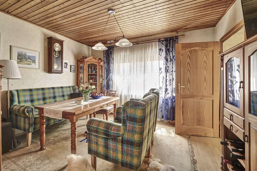 Immobilie in Dattenberg - Zweifamilienhaus in Aussichtslage mit großem Grundstück, Pool und Doppelgarage - Bild 2