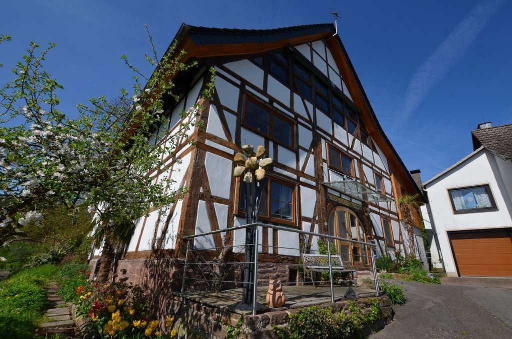 Immobilie in Golmbach - Fachwerkhaus in landschaftlich reizvoller Dorfrandlage mit Sicht in die - Rühler-Schweiz - - Bild 2