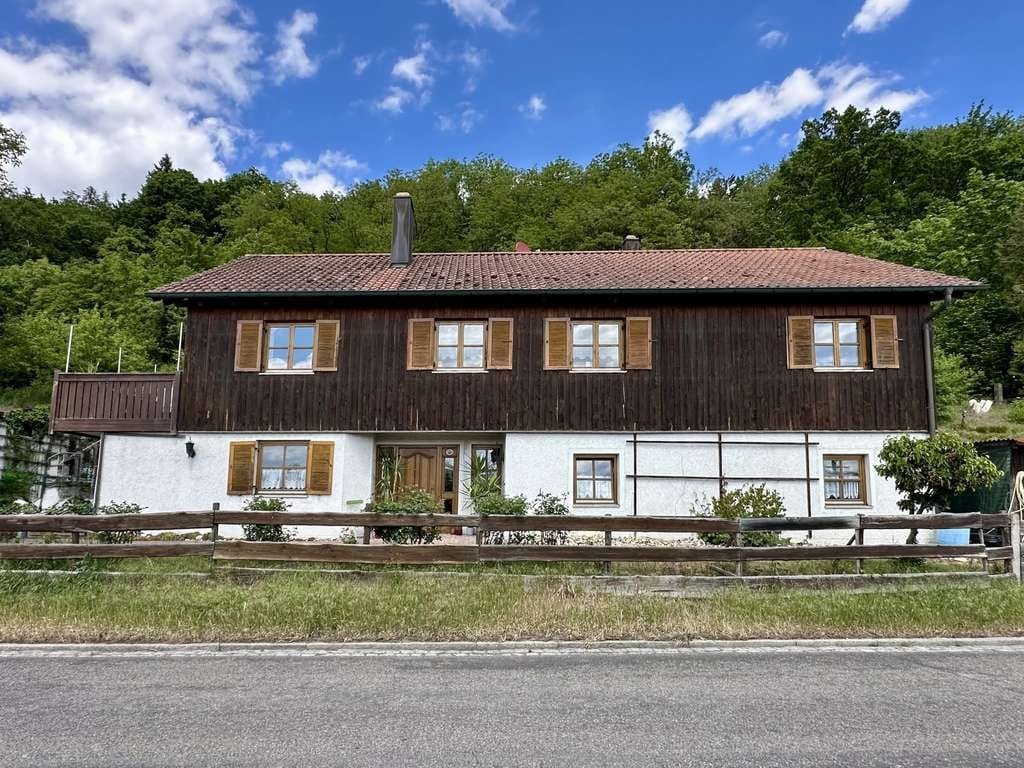 Immobilie in Wörth an der Donau - Viel Raum für Ihre Wohnideen – Einfamilienhaus mit weitläufigen Zimmern - Bild 0