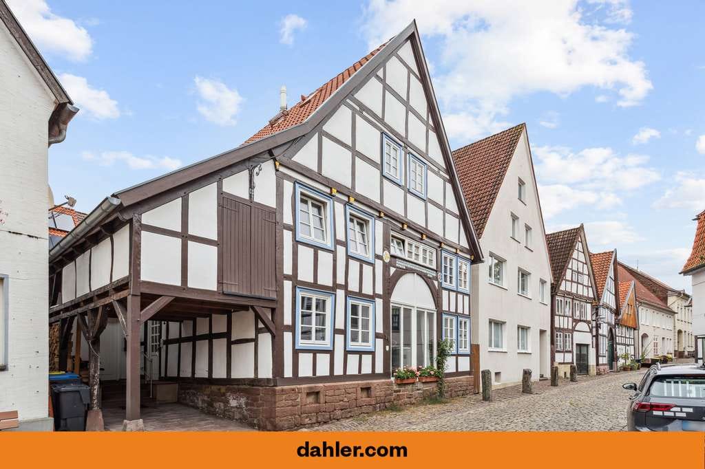Immobilie in Blomberg - Historisches Fachwerkjuwel in zentraler Altstadtlage - zur Eigennutzung oder als Anlage - Bild 0