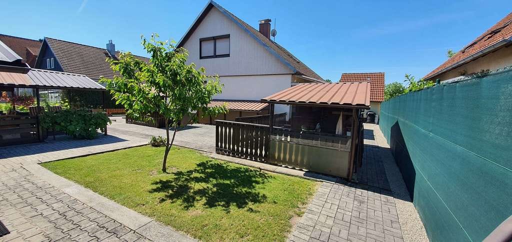 Immobilie in Wörnitz - Freistehendes Wohnhaus mit traumhaftem Garten und Wintergarten nahe der Autobahn - Bild 0