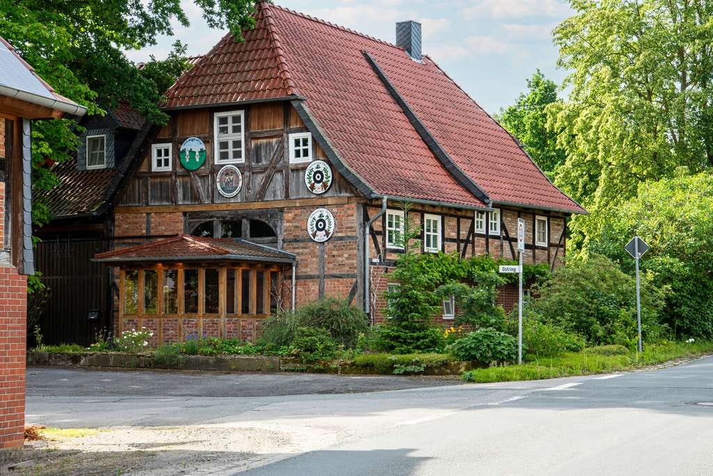Immobilie in Hohenhameln - Antikes Highlight mit großem Grundstück - ein Haus mit Geschichte und besonderem Charme! - Bild 2