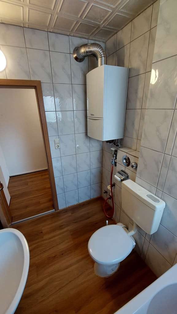 Immobilie in Augsburg - Neu renovierte 2-Zimmerwohnung in Hochfeld,  Ohne Maklergebühr, 1 km zur Uni - Bild 4