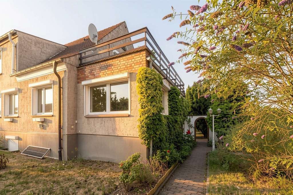 Immobilie in Küstriner Vorland - Sofort verfügbar: 6 Zimmer, 2 Bäder. Viel Platz für die ganze Familie & unverbaubarer Blick - Bild 0
