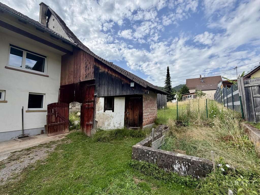 Immobilie in Gaggenau - Einfamilienhaus mit Entwicklungspotenzial und großem Grundstück + vier Wiesengrundstücke - Bild 1
