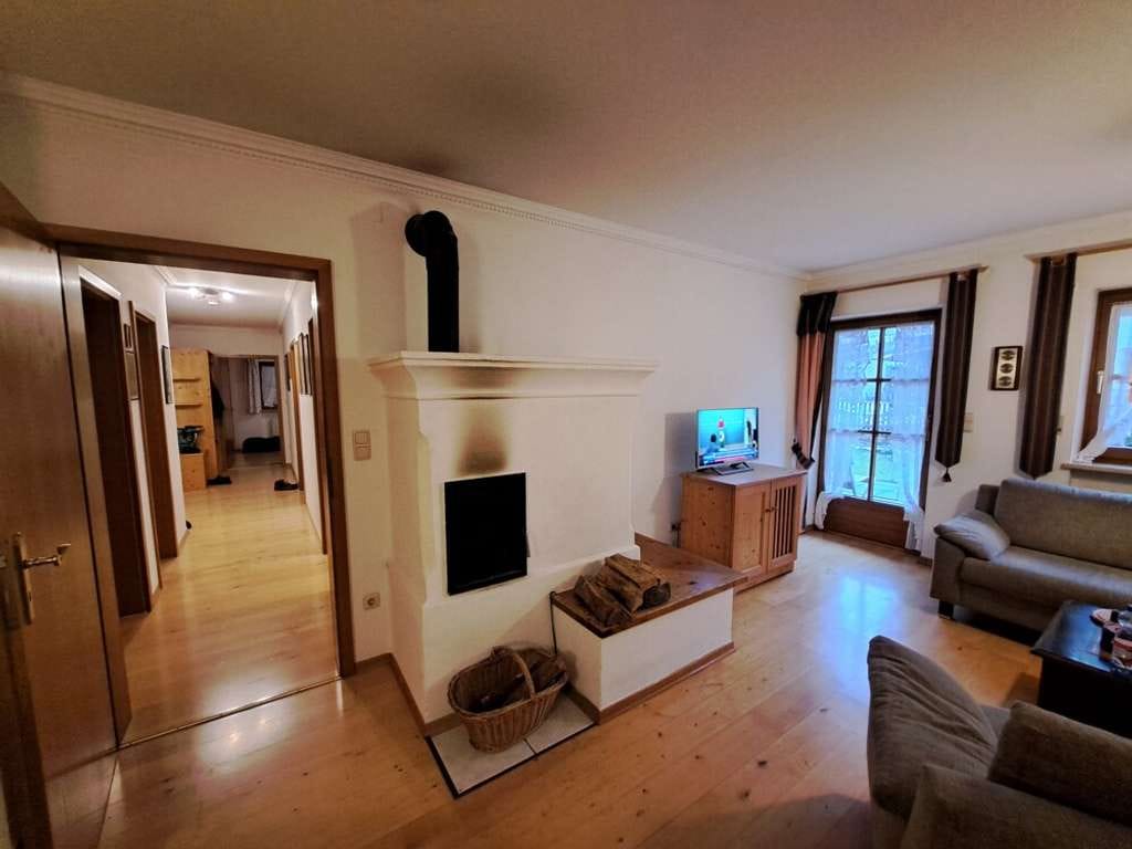 Immobilie in Samerberg - Ruhig gelegene 3-Zimmer-Erdgeschosswohnung mit Terrasse, großem Gartenanteil und Bergblick in Grainb - Bild 1