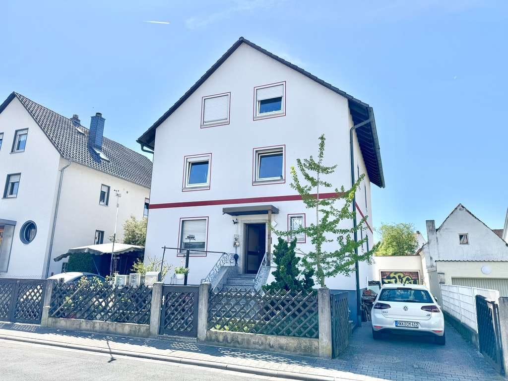 Immobilie in Nidderau - Nidderau-Ostheim: 3-Familienhaus mit großem Pool und viel Potenzial - Bild 0